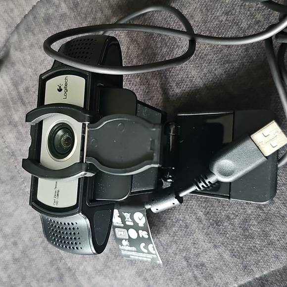 Logitech - Pro Webcam Full HD 1080 for Laptops with Ultra Wide Angle - Black - Picture 2 of 3